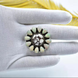 Anillo hecho a mano de caballo salvaje y ópalo Aurora en plata de ley regalo de joyería ajustable para mujeres y niñas - Product Image 1