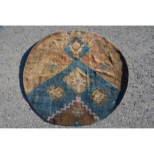 Alfombra turca Vintage de 4,3x4,3 pies, diseño de retazos azul marrón, lana hecha a mano con respaldo de látex para sala de estar adolescente - Product Image 1