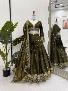 ชุดผ้าลาย georgette lehenga แบบดั้งเดิมพร้อมกระจกและปักเลื่อมเย็บอย่างสมบูรณ์สำหรับงานแต่งงานและงานปาร์ตี้ - Product Image 3