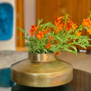 Vase à fleurs au design de luxe pour la décoration de la maison et du bureau Vase en métal à bon prix directement d'Inde - Product Image 1