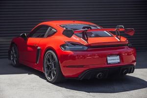 2023 718 CAYMAN GT4 RS RWD COUPE d'occasion en excellent état, avec protections extérieures rouges, boîte de vitesses automatique à 7 rapports, propulsion arrière, puissance 493 ch. - Product Image 4
