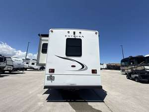 Autocaravana Entegra Coach Vision 31V Usada de 2019, Ajustable, Tipo Cruiser, con Techo Elevable, Una Habitación, Euro 6, para 4-6 Personas - Product Image 4