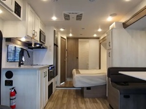 ผู้จัดจำหน่ายรถบ้านเคลื่อนที่รุ่น Guulf Stream Conquest 6250 คลาส C ปี 2025 - Product Image 2