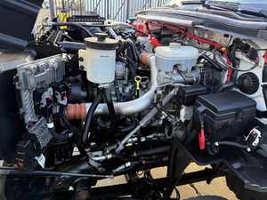 OFERTAS ASEQUIBLES Camión de Caja Silverado 6500HD USADO 2022 - Puerta Trasera Automática, Volante a la Izquierda, Listo para Entrega a Domicilio con Despeje Inmediato - Product Image 4