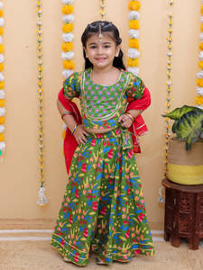Robe en coton pour enfants de créateur indien Lehnga Choli pour la fête de mariage Style Bollywood brodé ethnique Lehnga Choli - Product Image 3