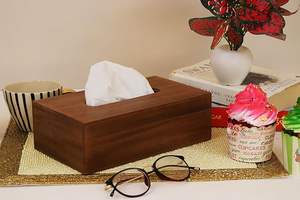 Porte-boîte à mouchoirs en bois personnalisé avec des options de gravure uniques pour la décoration féminine des espaces contemporains Vente en gros - Product Image 2