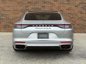 2024 สำหรับการขายร้อนแรง Turbo S AWD พวงมาลัยซ้าย ภายในสีเข้ม เบาะหนัง ยาง R19 สภาพดี - Product Image 2