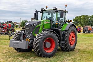 Meilleur prix pour le tracteur agricole puissant Fendt 415 Vario 4WD, tracteur à roues, moteur efficace, pompe, boîte de vitesses, prix compétitif - Product Image 5