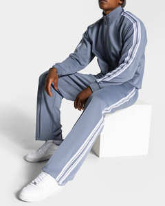 Ensemble de survêtement deux pièces pour homme avec veste zippée bleue personnalisée et pantalon de jogging à rayures – Tenue de sport respirante pour hommes - Product Image 1