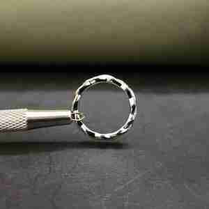 Bague Éternité Élégante en Acier Inoxydable avec Sertissage Classique et Moissanite Plaqué Or 18K – Style Unique pour Cadeau de Saint-Valentin - Product Image 5