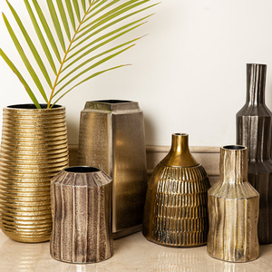 Vase à fleurs antique décoratif pour la maison, collection de vases en or brun, finition moderne, vase de table pour décoration de mariage et cadeau - Product Image 1