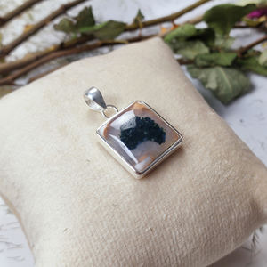 Colgante de bisel cuadrado de moda 2025-Colgante de ágata de musgo naranja-Pyramid and Precious International - Product Image 5