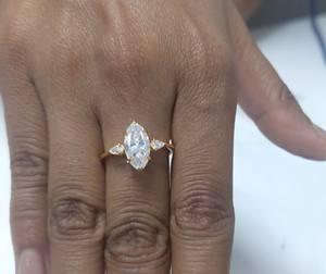 Bague de fiançailles solitaire en diamant de laboratoire taille marquise de 1,75 ct, bague de mariage à trois pierres en diamant, bague en or jaune 10k/14k - Product Image 3