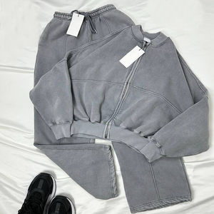 Conjuntos Deportivos Extra Grandes Personalizados para Mujer, Top Corto con Cremallera y Pantalones Jogger de Pierna Ancha, Conjunto de Dos Piezas para Mujer - Product Image 1