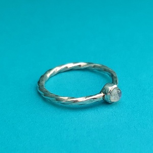 แหวนหมั้นแต่งงานสีเงินสเตอร์ลิง925แบบมินิมอลแผ่นพลอยโรเดียมสีรุ้งตามสั่งสำหรับปาร์ตี้ - Product Image 1