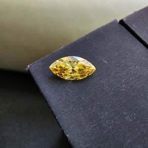 Diamante Amarillo de Corte Marquesa Cultivado en Laboratorio, Belleza y Brillo Inigualables, 0.510CT con Certificado IGI - Product Image 3