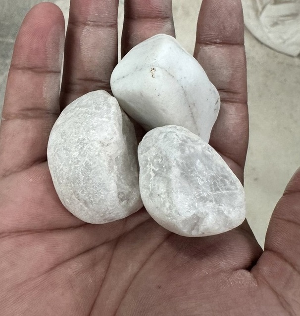 Premium High Polished Natural Quartz Pebbles and Cobbles 60-100mm Eco-Friendly Durable Non-Toxic for DIY Crafts Landscaping