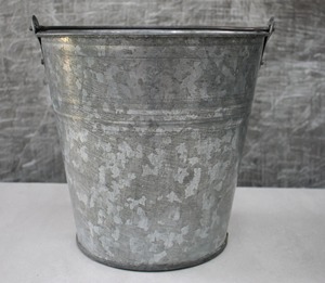 Seau en métal galvanisé de conception martelée classique pour la maison jardin Antique sol planteur Pots de fleurs et jardinière utiliser suspendu - Product Image 3