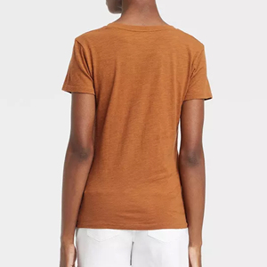 Vente en gros T-shirts personnalisés à manches courtes et col en V pour femmes, chemisiers de yoga à séchage rapide pour femmes de fournisseur bangladais - Product Image 3