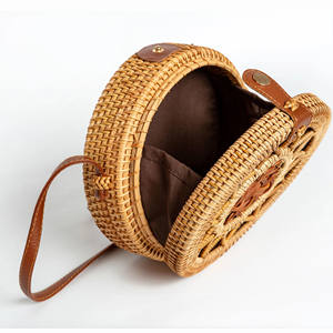 Vente en gros Sac à bandoulière exquis en rotin tissé à la main en osier avec motif étoile et cercle élégant fabriqué au Viet Nam - Product Image 4