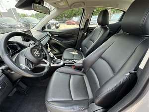 Usado 2019 To-yo-ta Ya-ris LE Sed-an FWD LHD - Product Image 4