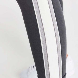 Pantalones Deportivos de Mujer de Alta Calidad, Corte Regular, Color Sólido, Estilo Casual Urbano, Decoración con Botones, Invierno, 100% - Product Image 4