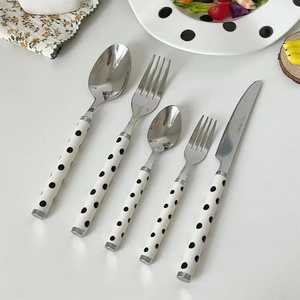 Couverts design Fourchette Collection Finition miroir Acier avec résine artistique époxy Poignées en bois pour hôtels Utilisation élégante à domicile - Product Image 4