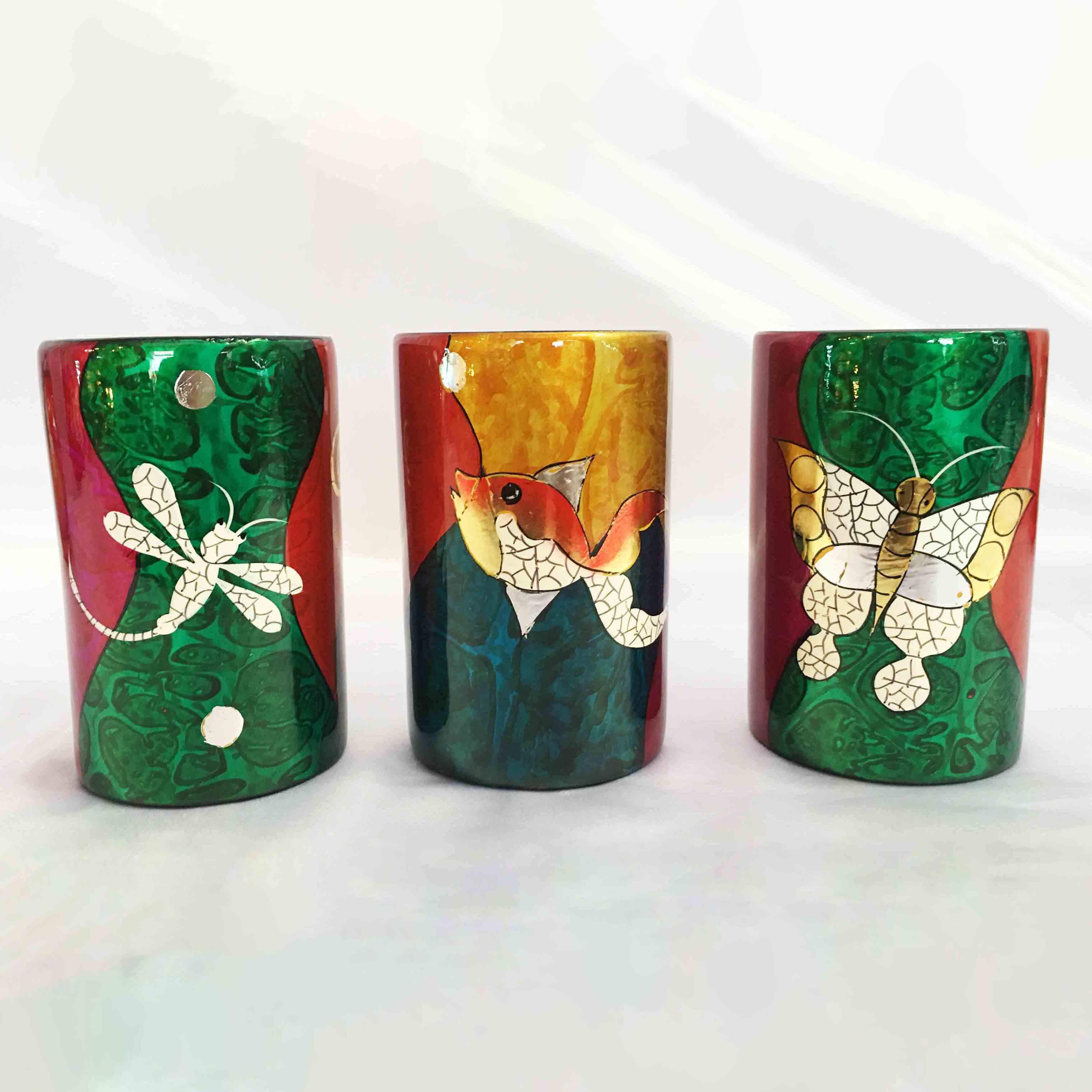 มีสีสัน