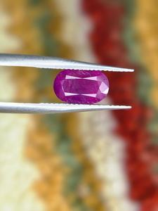 Rubí Natural Rosa Rojizo de Excelente Calidad, Corte Ovalado Facetado de 1.6 Quilates, para Joyería, Procedente de Afganistán - Product Image 3