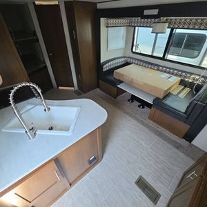 Remolque de Campamento Usado P-r-i-m-e T-i-m-e A-v-e-n-g-e-r 24BHS 2022 en Venta para Camping y Viajes - Product Image 1