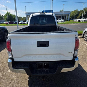 USADO 2022 para Tacoma 4WD SR5, Volante a la Izquierda, Asientos de Cuero, Cámara Trasera, Techo Solar, Pantalla Táctil - Product Image 3