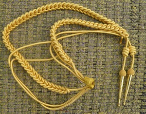 Aguillete de Uniforme Ceremonial de Banda Musical con Cordón Trenzado Recubierto de Poliéster Dorado de Buena Calidad Personalizado 2024 OEM - Product Image 4