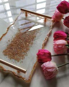 Bandejas de resina hechas a mano duraderas con mango de metal para una elegante mesa de centro de mesa artículos de decoración multifuncionales para servir - Product Image 6