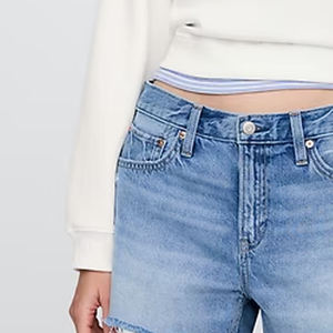 Sudadera Moderna para Mujer con Diseño Recortado, Mangas Largas y Hombros Caídos para un Ajuste Cómodo y Relajado, Diseño a Precio Económico - Product Image 3