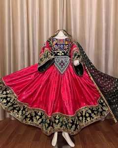 Robe traditionnelle afghane pour femmes, style bohème vintage, élégante, broderie, tissu en mousseline, motifs floraux vibrants, personnalisable - Product Image 2