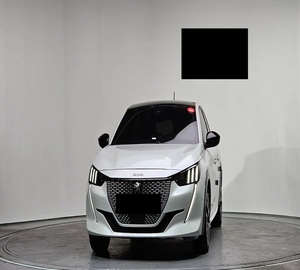 NEAT 2023,208 II, faible kilométrage, transmission automatique, toit ouvrant panoramique, feux LED, feux diurnes LED - Product Image 1