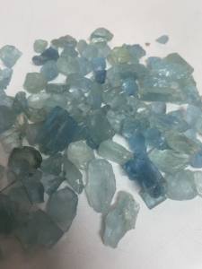 Pierres précieuses brutes bleu clair naturelles en vrac aigue-marine pour la fabrication de bijoux par Gigli Rigli Gems Taille de mélange certifiée par un tiers - Product Image 2