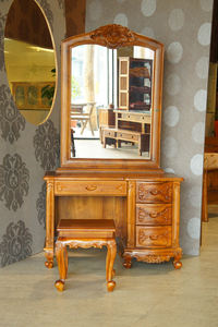 Precioso tocador europeo de madera maciza hecho a mano |   Exquisito Juego de Espejo y Taburete con Tallado de Rosas para Dormitorio - Product Image 3