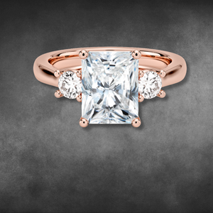 Anillo de compromiso de oro con tres diamantes cultivados en laboratorio, corte radiante, para mujer, certificado IGI, joyería fina, diseño nupcial elegante. - Product Image 3