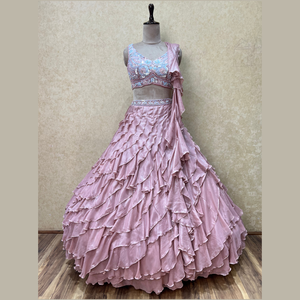 Ruffle Onion Color Lehenga con bordado a mano de secuencia múltiple para todas las ocasiones Uso disponible a granel Cantidad DE LA India - Product Image 1