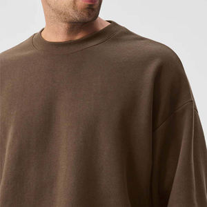 Sudadera clásica de cuello redondo cálida y acogedora para hombre para clima frío de otoño y actividades casuales al aire libre - Product Image 4