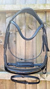 Bride à langer anatomique brevetée pour cheval en épi complet rembourré Cutback Poll Relief en cuir marron noir Design anatomique - Product Image 5