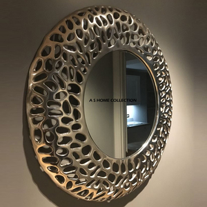 Espejo Decorativo de Pared con Marco Dorado de Diseño Moderno y Texturizado Orgánico para Habitación, Espejo de Pared Irregular de Metal de Aluminio Artesanal - Product Image 2