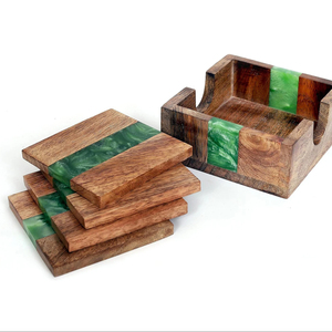 Ensemble de 4 sous-verres cosmopolites en bois d'acacia persan faits à la main fabricant indien - Product Image 1