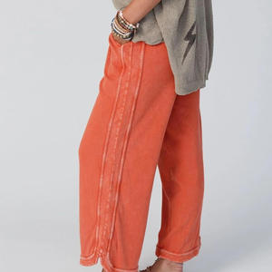 Pantalones de chándal para mujer Gym Ready con etiqueta de logotipo bordado personalizado e impresión para actividades de fitness, yoga o entrenamiento - Product Image 3