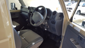 FAW Senya R7 Édition Fashion 1.5 L Essence AWD Berline SUV Compact Modèle 2025 Faible Kilométrage - Product Image 2