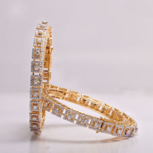 Améliorez votre style avec nos bracelets en argent sterling 925 éblouissants fabriqués à la main avec des diamants Moissanite à clarté VVS améliorée - Product Image 1