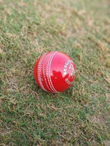 เครื่องทำลูกบอลคริกเก็ตสีแดงแบบเย็บติดโลโก้ได้ตามต้องการ - Product Image 4