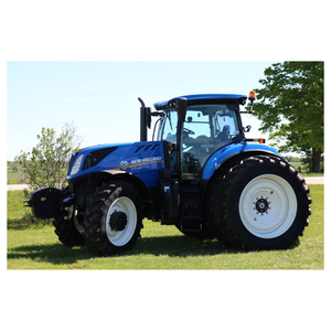 Tractor de trabajo eficiente con cabina cerrada, opciones de toma de fuerza y soportes de cargador construidos para ganado y labranza - Product Image 4