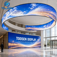 Écran LED flexible à colonne ronde, mur vidéo LED P1.5 P1.8 P2 7680Hz 1000cd/m², arche incurvée souple pour allée de grand magasin